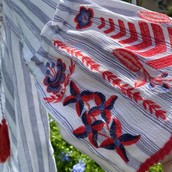 Altar’d State M off the shoulder embroidered bell sleeve boho top - Picture 2 of 8